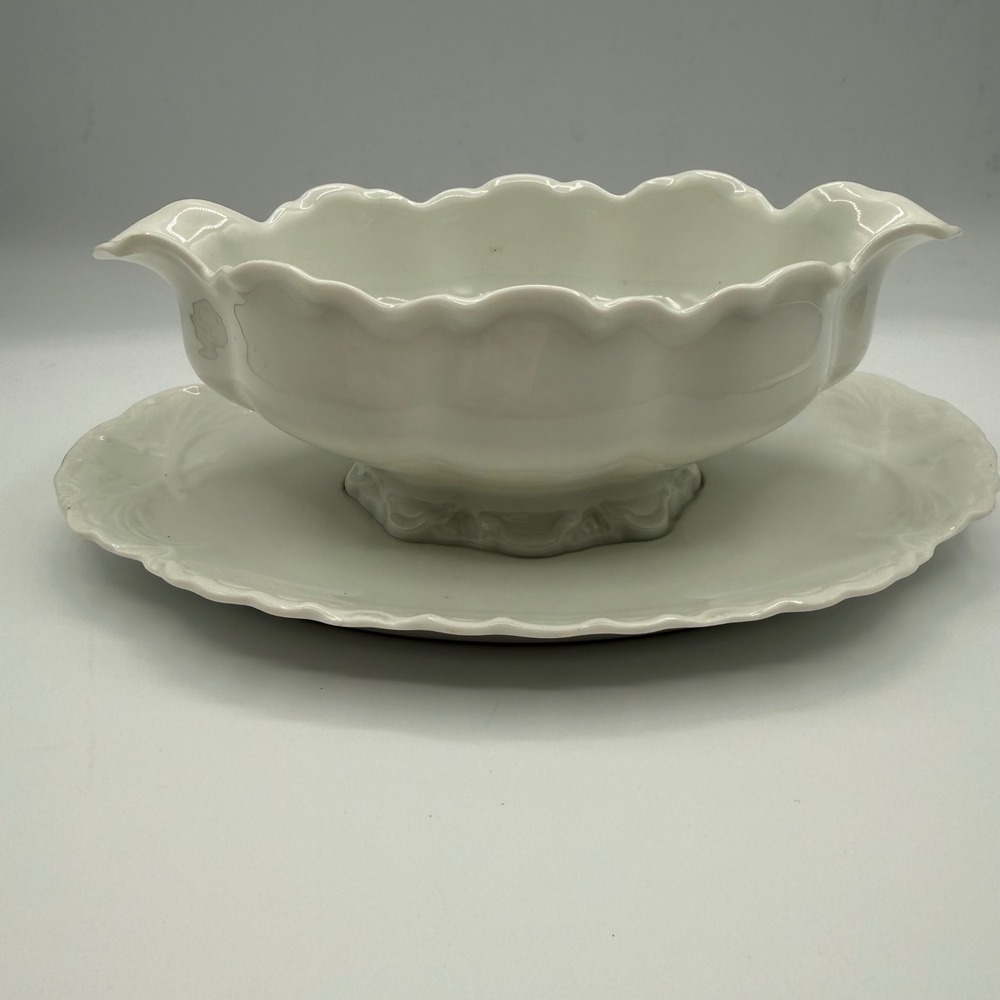 Haviland France White Porcelain Gravy Boat Attached Underplate Scalloped Rim